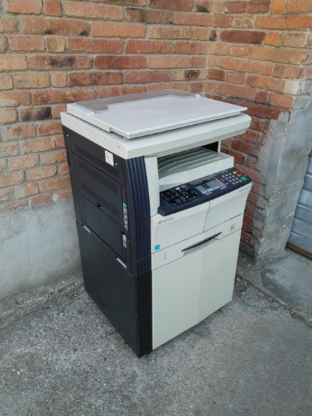 fotocopiadora kyocera km-1635 2piezas 4ruedas plastico func 104x57x64 1u